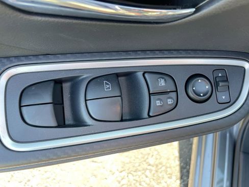 New 2025 Nissan Versa SR w/ Trunk Package image 22