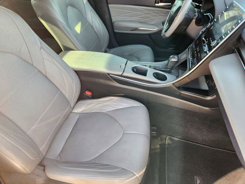 Used 2021 Toyota Avalon Limited w/ Advanced Safety Package FWD image 10
