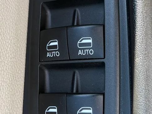 Used 2022 Chrysler Pacifica Touring-L FWD image 21