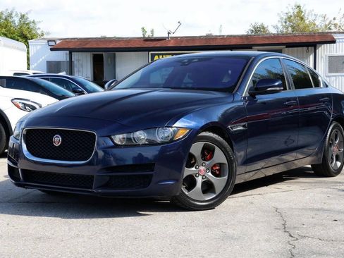 Used 2017 Jaguar XE image 1