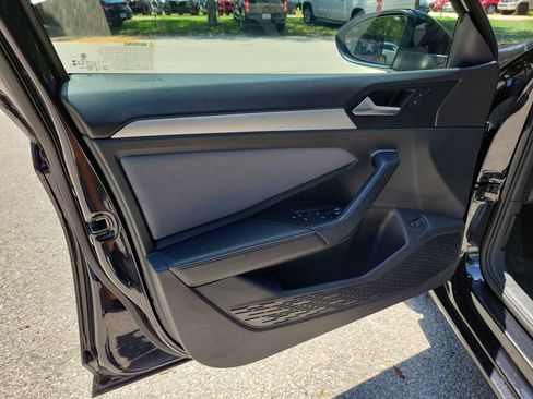 Used 2025 Volkswagen Jetta SE FWD image 19