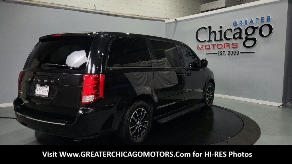 Used 2015 Dodge Grand Caravan SXT w/ Blacktop Package FWD image 12
