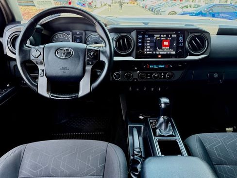 Used 2017 Toyota Tacoma TRD Off-Road AWD/4WD image 28