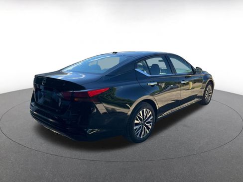 Used 2025 Nissan Altima 2.5 SV FWD image 16