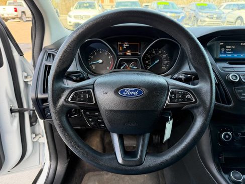 Used 2017 Ford Focus SE image 24