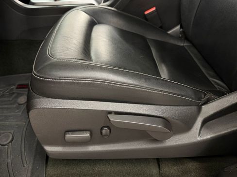Used 2015 Chevrolet Colorado LT w/ Luxury Package RWD image 11