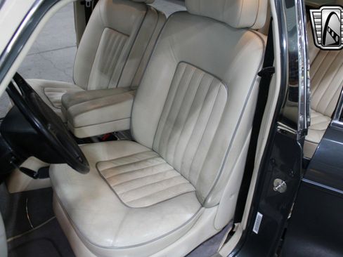 Used 1990 Rolls-Royce Silver Spur image 17