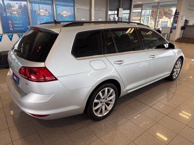 Used 2017 Volkswagen Golf SE FWD image 4
