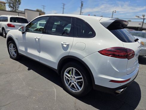 Used 2016 Porsche Cayenne S w/ Premium Package AWD/4WD image 4