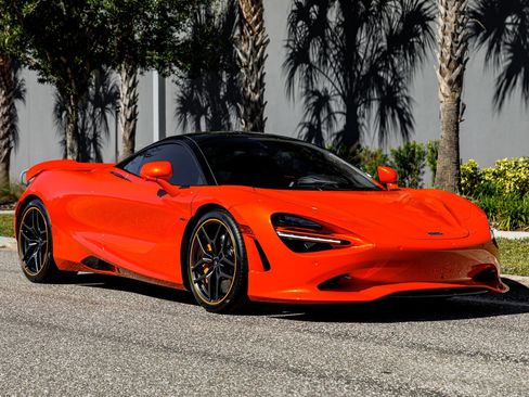 Used 2024 McLaren 750S image 12