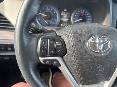 Used 2015 Toyota Sienna Limited Premium image 23