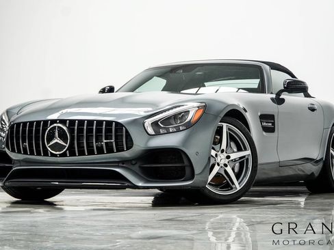 Used 2018 Mercedes-Benz AMG GT Roadster image 2
