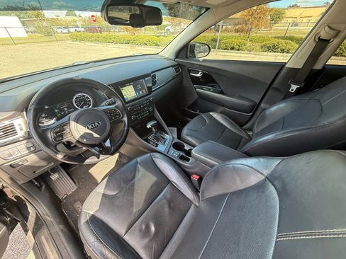 Used 2018 Kia Niro EX w/ EX Premium Package image 12