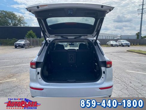 Used 2023 Mitsubishi Outlander SE image 14