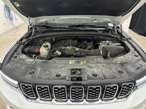 Used 2023 Jeep Grand Cherokee Summit AWD/4WD image 34