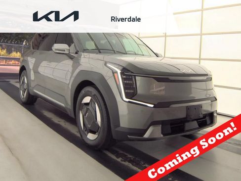 Used 2024 Kia EV9 Light Long Range RWD image 1