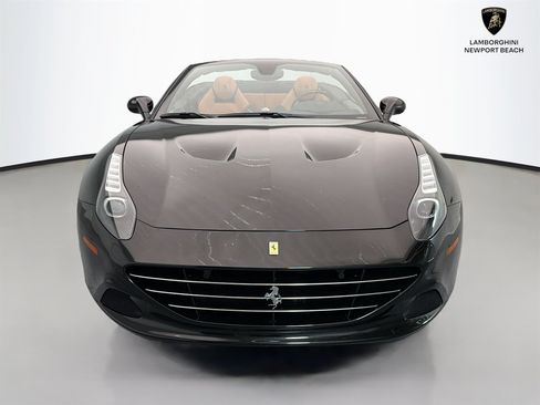 Used 2015 Ferrari California T RWD image 22
