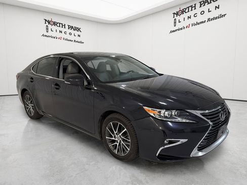 Used 2017 Lexus ES 350 w/ Luxury Package FWD image 7