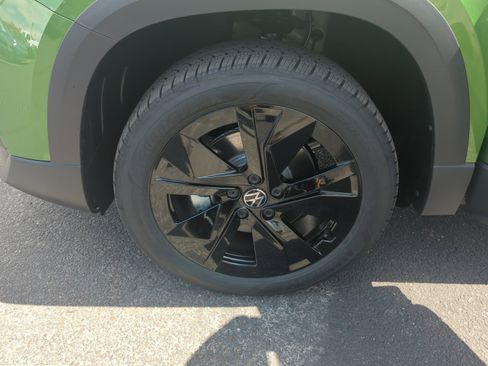 New 2025 Volkswagen Taos SE image 25