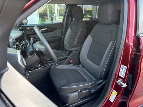 Used 2025 Chevrolet TrailBlazer LT AWD/4WD image 12