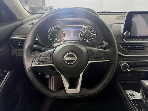 Certified 2023 Nissan Altima 2.5 SV FWD image 9
