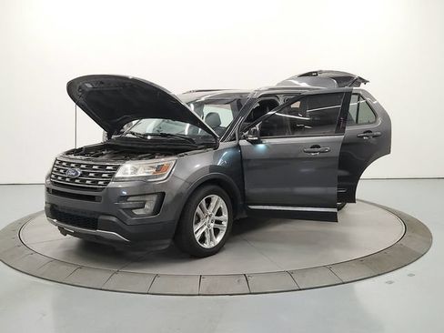 Used 2017 Ford Explorer XLT w/ Equipment Group 202A FWD image 12