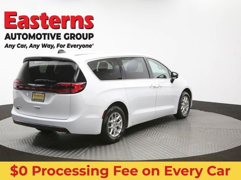 Used 2024 Chrysler Pacifica Touring-L FWD image 42