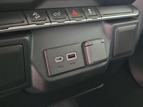 Used 2021 Chevrolet Silverado 1500 Custom Trail Boss AWD/4WD image 19