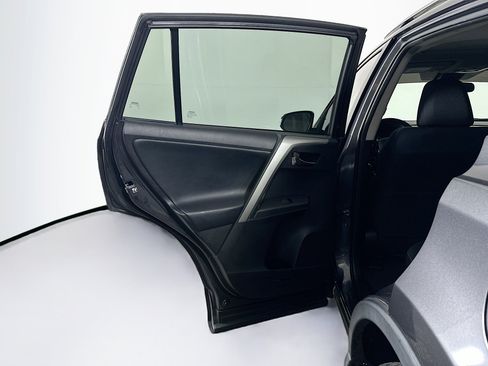 Used 2018 Toyota RAV4 XLE FWD image 26
