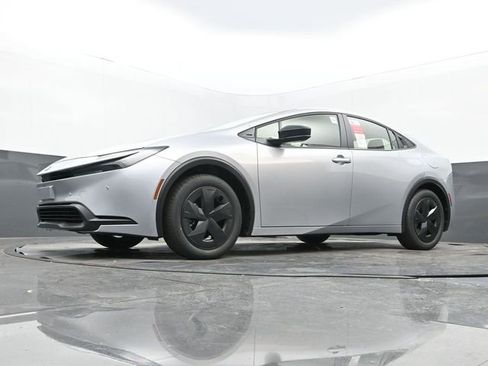 New 2026 Toyota Prius LE image 25