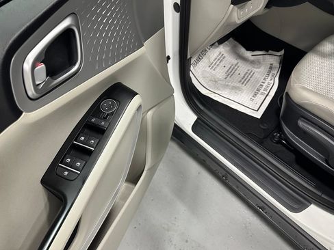 Used 2023 Kia Soul LX w/ LX Technology Package FWD image 9