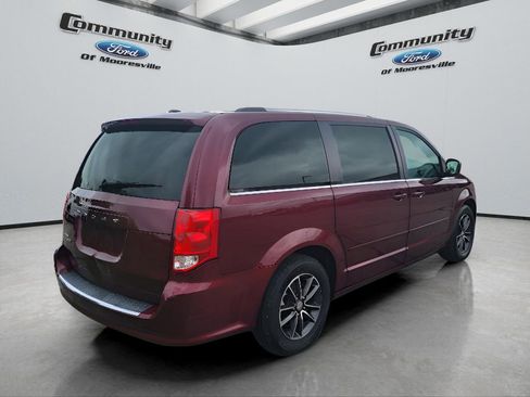 Used 2017 Dodge Grand Caravan SXT FWD image 8