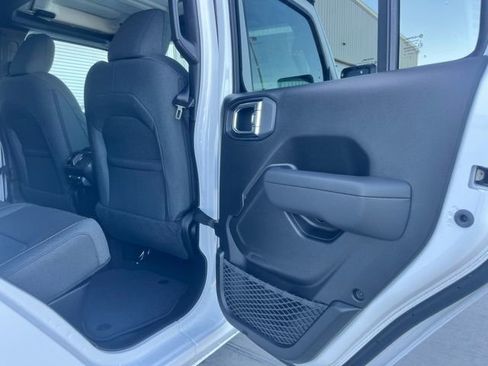 New 2025 Jeep Gladiator Sport AWD/4WD image 19