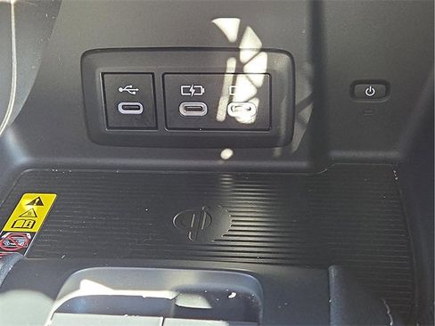 Used 2023 Toyota Venza image 18