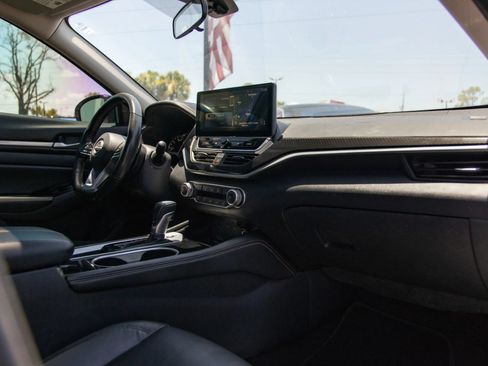 Used 2024 Nissan Altima 2.5 SR w/ SR Premium Package FWD image 25