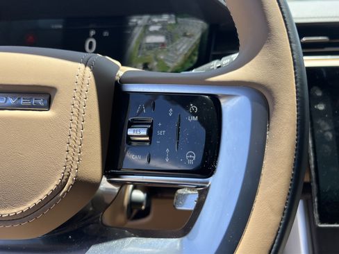 Used 2025 Land Rover Range Rover SE AWD/4WD image 23