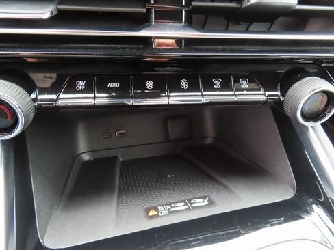 Used 2025 Chevrolet Traverse LT AWD/4WD image 26