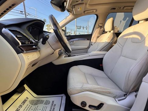Used 2017 Volvo XC90 T6 Momentum w/ Vision Package image 12