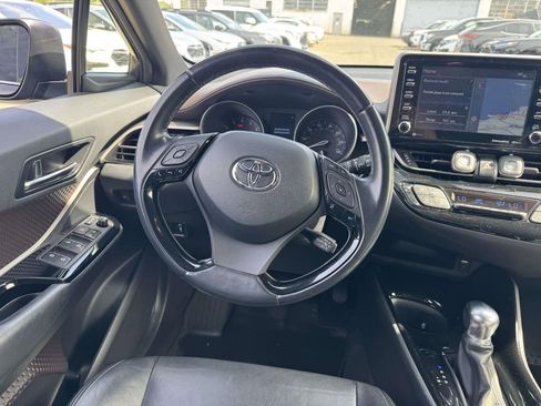 Used 2019 Toyota C-HR Limited FWD image 16