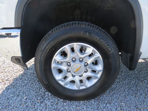 Used 2025 Chevrolet Silverado 2500 LT AWD/4WD image 9