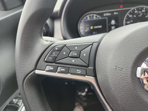 Used 2020 Nissan Kicks SV FWD image 31