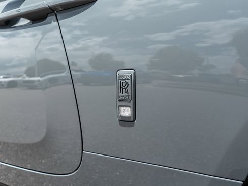Used 2020 Rolls-Royce Dawn RWD image 16