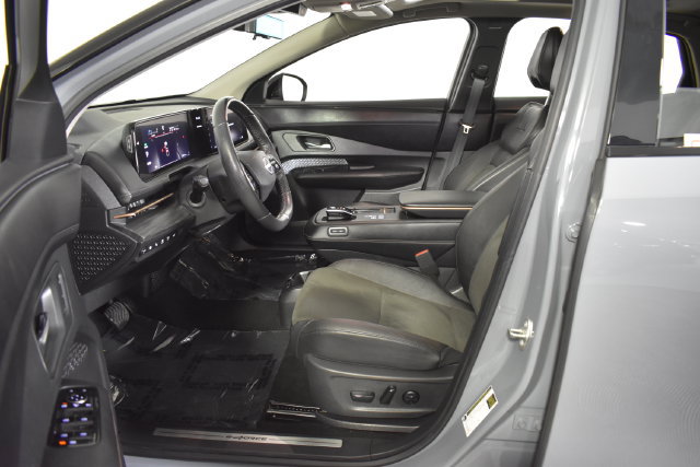 Used 2024 Nissan Ariya AWD image 11