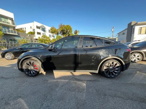 Used 2023 Tesla Model Y Performance AWD/4WD image 7