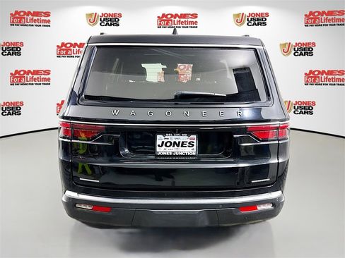Used 2022 Jeep Wagoneer Series III w/ Premium Group I image 18
