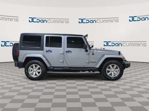 Used 2015 Jeep Wrangler Unlimited Sahara w/ Connectivity Group AWD/4WD image 9