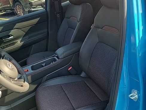 Used 2025 Nissan Kicks SR w/ SR Premium Package AWD/4WD image 18