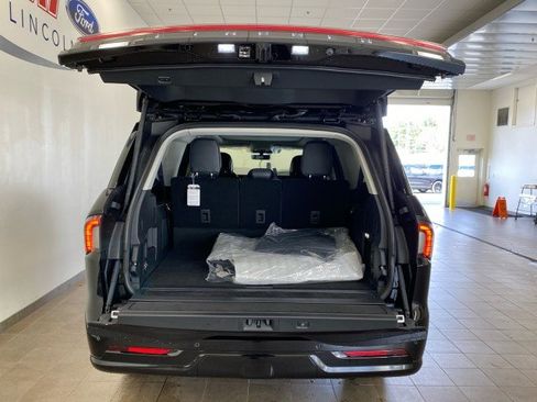 New 2025 Lincoln Navigator L Reserve image 9