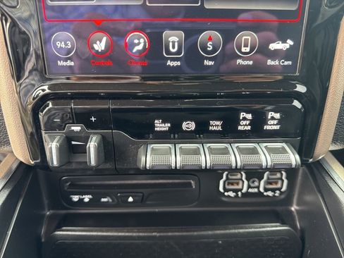 Used 2019 RAM 3500 Laramie image 44