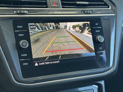 Used 2024 Volkswagen Tiguan SE FWD image 19